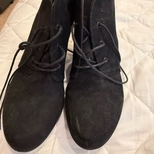 Men's Black Suede Lace-Up Boots